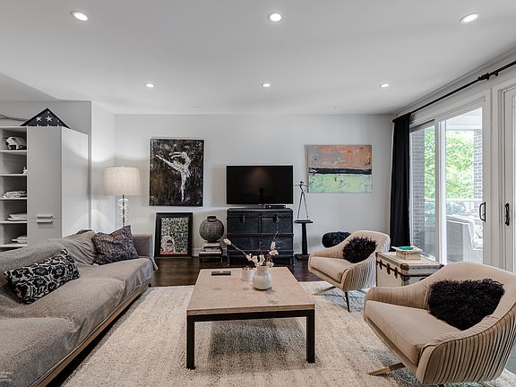 3rd image of 2724 W Armitage Ave #1E