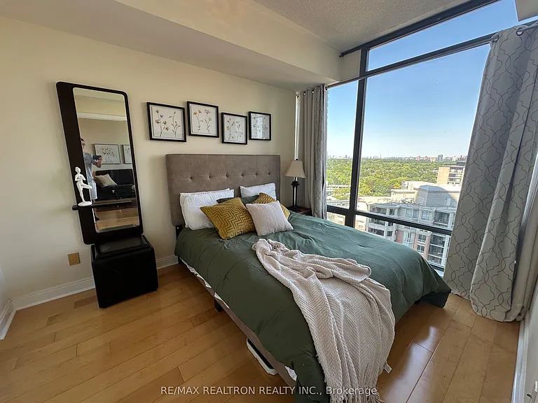 18 Yorkville Ave #1601 — Photo 20