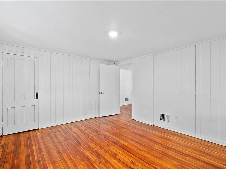 104 Kincaid Ave — Photo 17