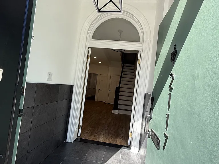 2117 E Cumberland St — Photo 3