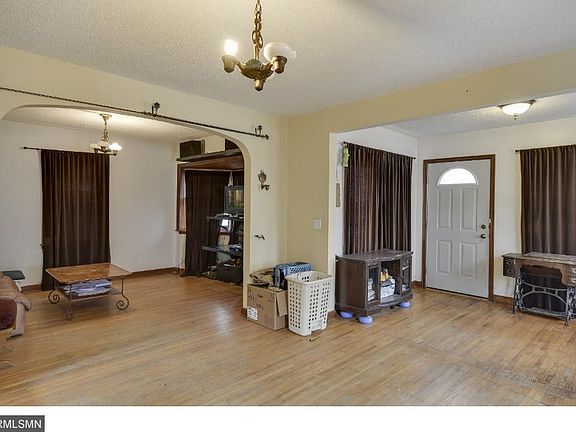 5th image of 253 River St S
