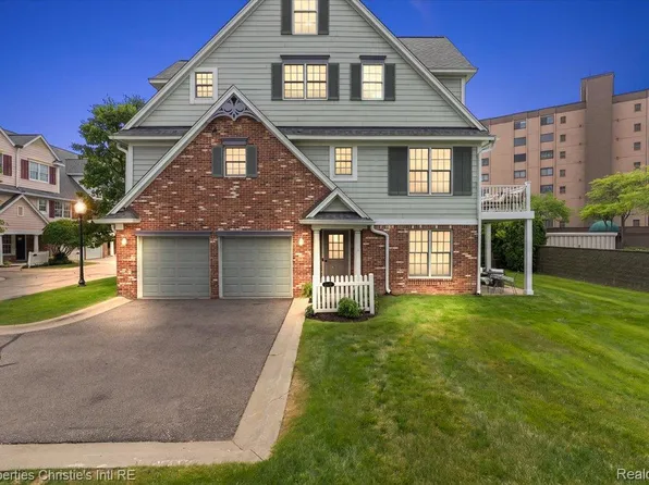 26010 Felicity Lndg, Harrison Township, MI 48045