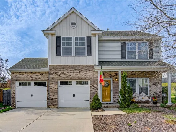 4329 Lochurst Dr, Pfafftown, NC 27040