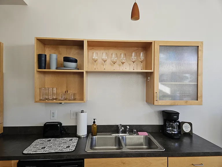 24 Grand Ave — Photo 18