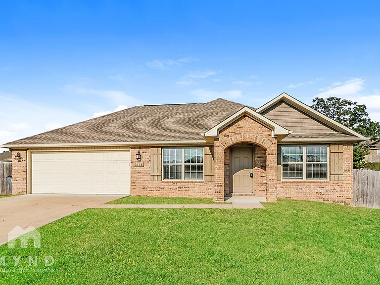 2112 Cedar Cir — Photo 1