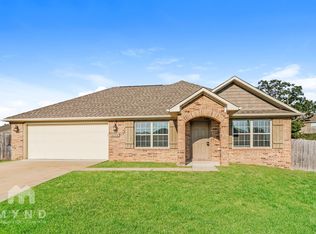2112 Cedar Cir, Gentry, AR 72734