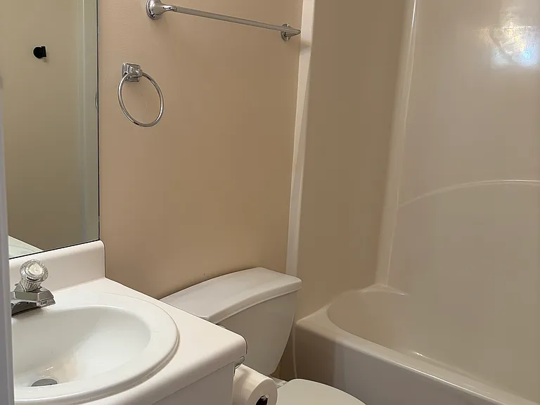 214 Bainbridge Cir — Photo 10