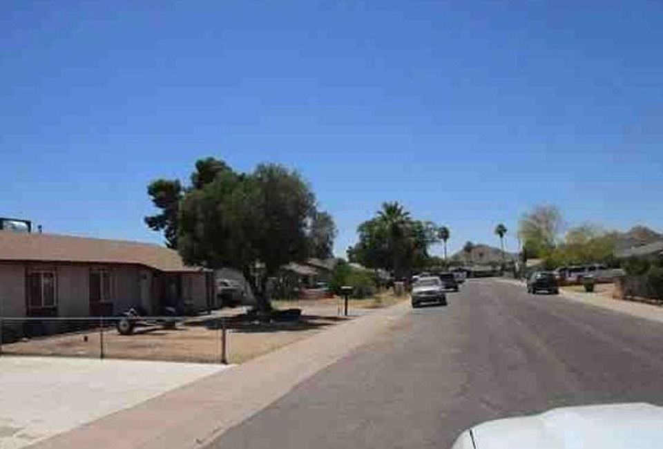 Exterior Neighborhood (street photo)