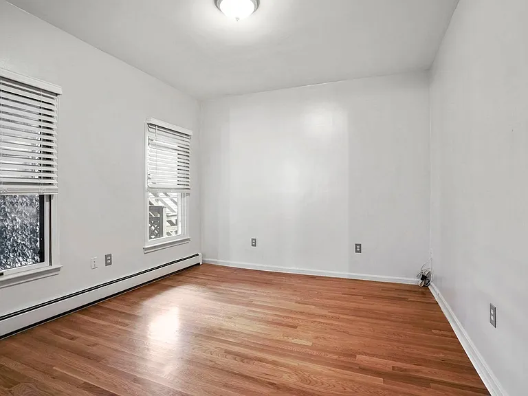 190 W 7th St #1 — Photo 11