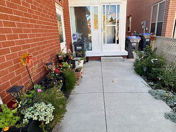 2nd image of 6879 Bansbridge Cres