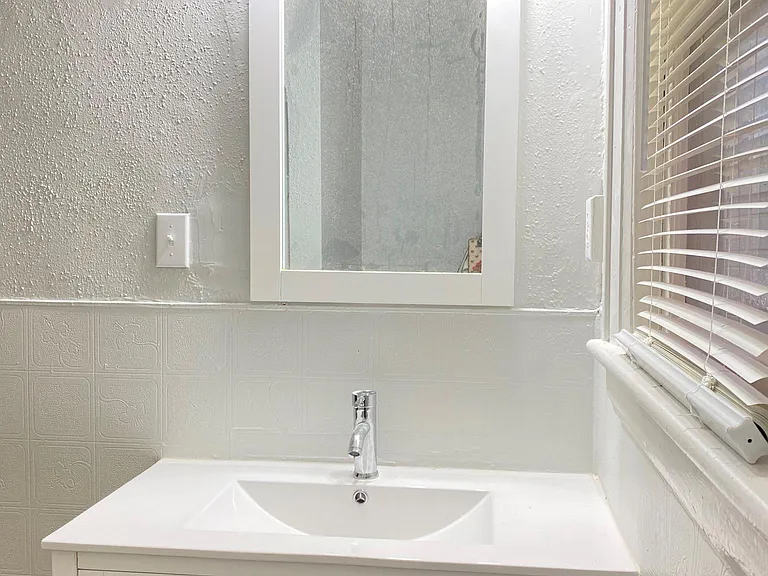 934 11th Ave — Photo 37