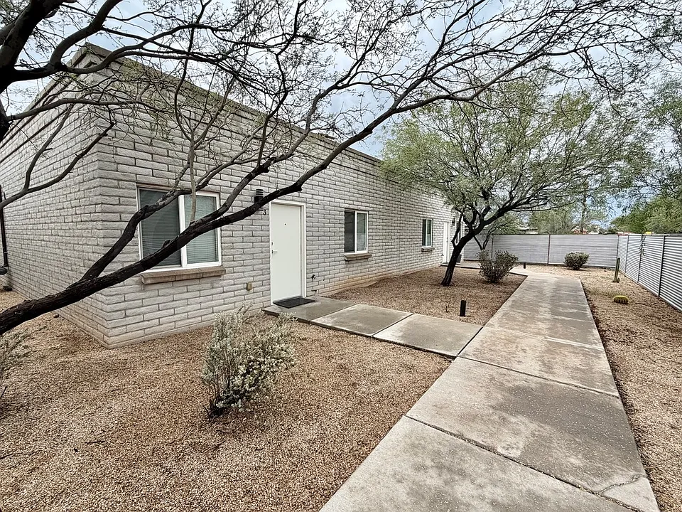 2415 N Columbus Blvd #3