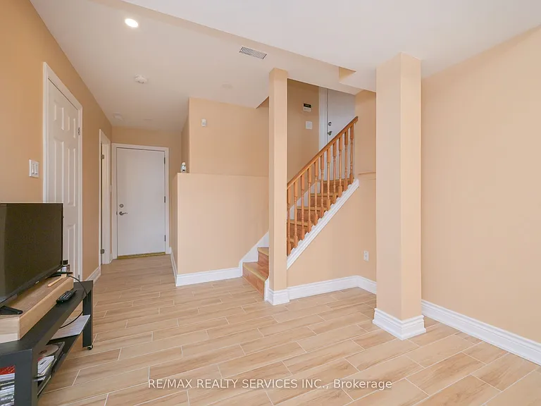 42 Brambirch Cres — Photo 15