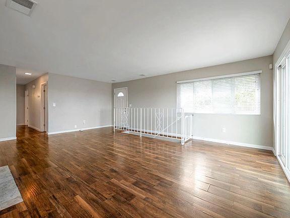 4th image of 955 Maya St