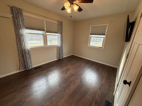 4th image of 207 Clay St