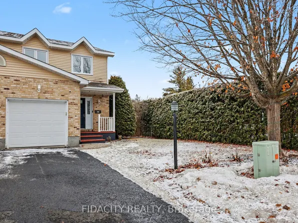 1 Kathleen Cres, Ottawa, ON K2S 1L6