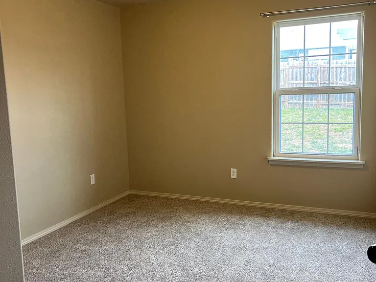 2529 S Virginia Ave — Photo 12