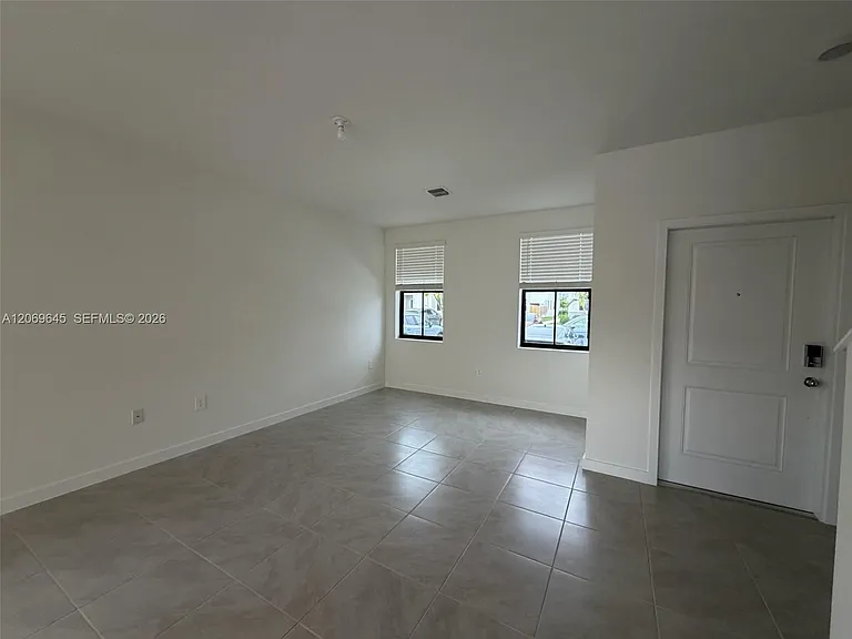 1432 NE 4th Ave #0 — Photo 3
