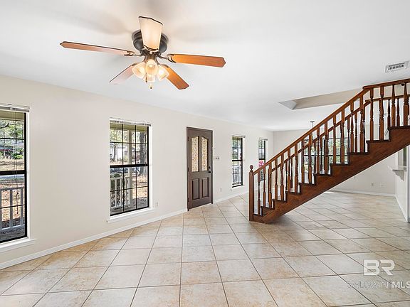 4th image of 122 Lancaster Way