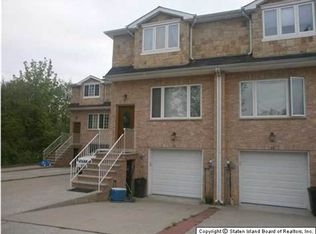 42 Aviston St, Staten Island, NY 10306