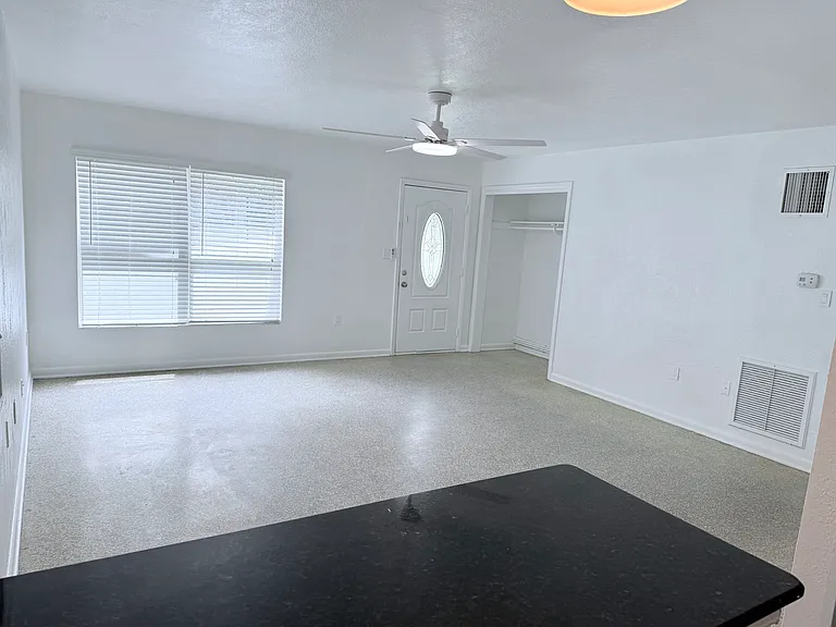 213 Thomas Dr — Photo 9