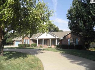 2702 Dickens Dr, Hutchinson, KS 67502