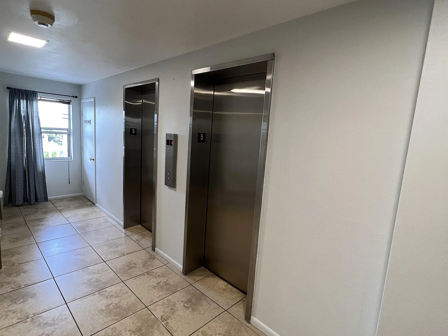 1900 Clifford Street #503 - 503 — Photo 4