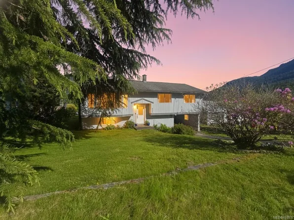 221 Spar St, Sayward, BC V0P 1R0