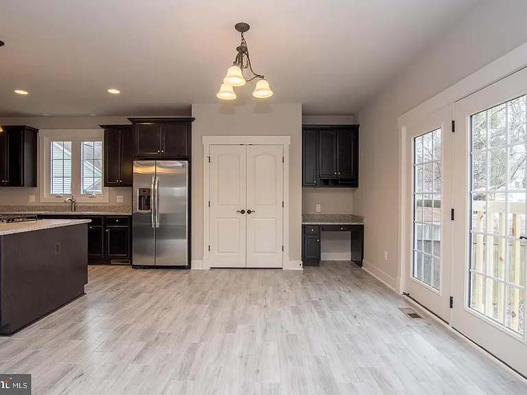 6928 Regent Ln — Photo 24