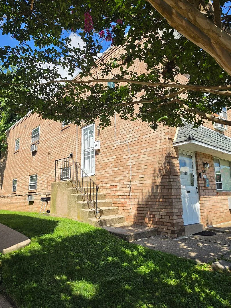 1143 Sydney Street — Photo 4