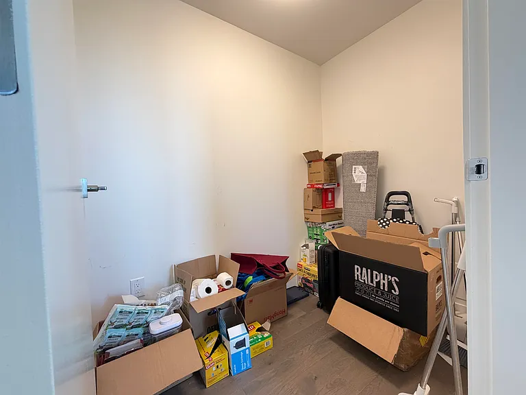 7777 Cambie St #405 — Photo 4