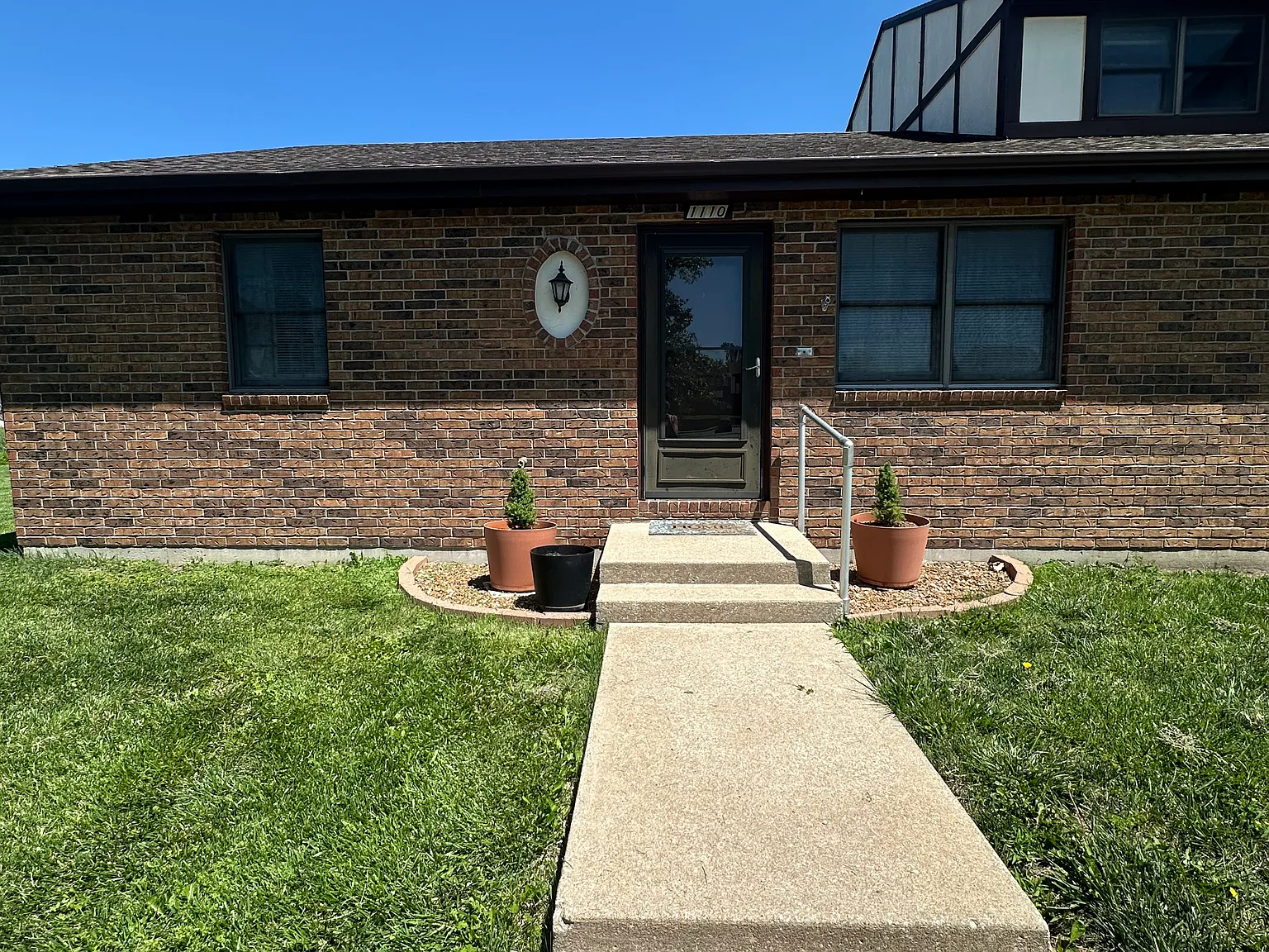 2 bed, 1095 sqft, $1,500 — Photo 1