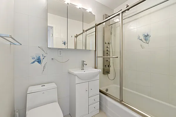Sold by Thomas Lipovetsky, LREB | media 6