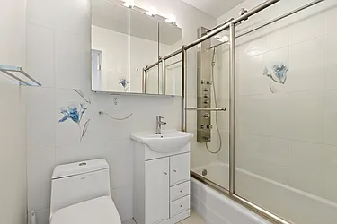 Sold by Thomas Lipovetsky, LREB