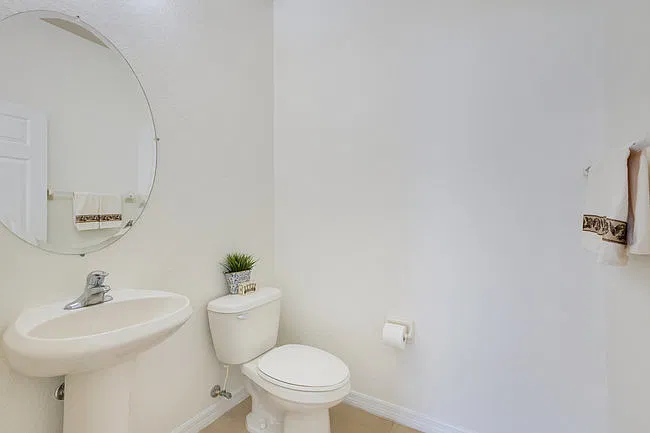 3 bed, 2.5 bath, 1974 sqft, $2,150 — Photo 2