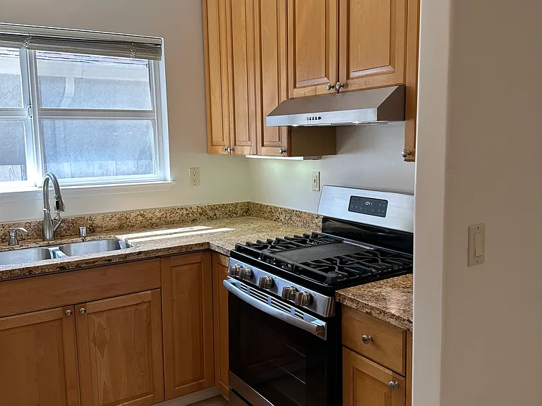 472 Bryan Ave — Photo 23