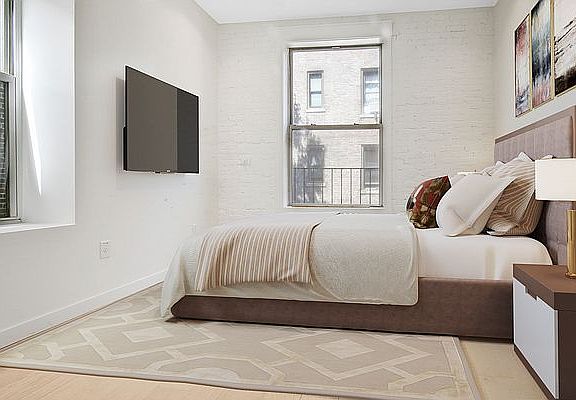 4th image of 153 W 80th St #2R