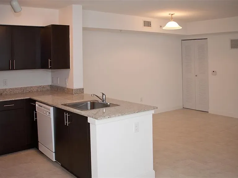 Villa Capri Apartments — Photo 1