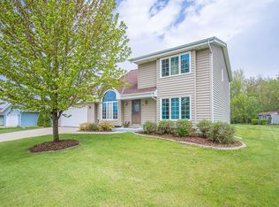 410 Glen View Ln, Slinger, WI 53086