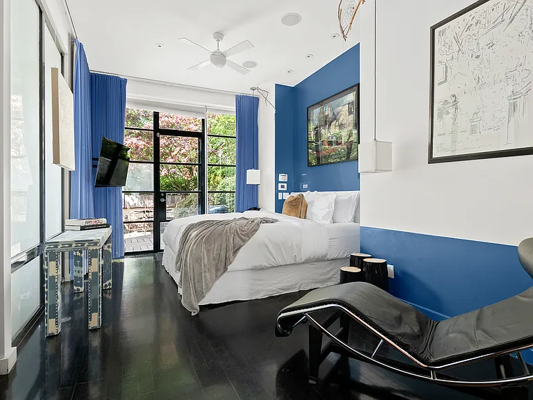 317 E 8th St #QUAD — Photo 10