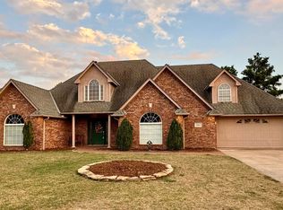 3301 Willow Lake Ln, Enid, OK 73703