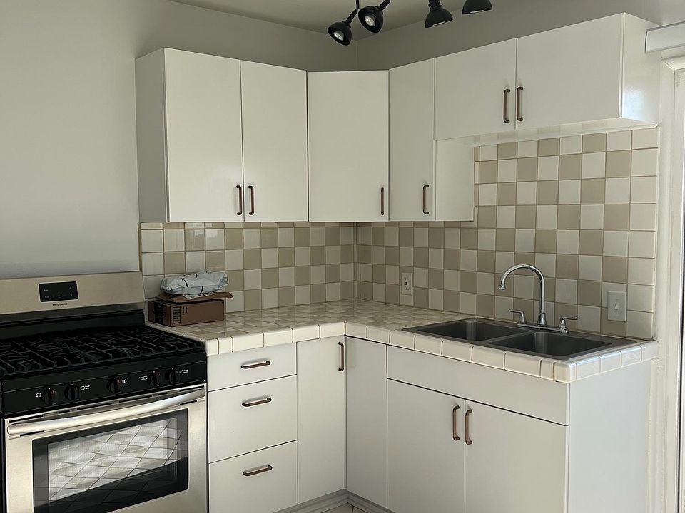 1st image of 1920 Grace Ave APT D
