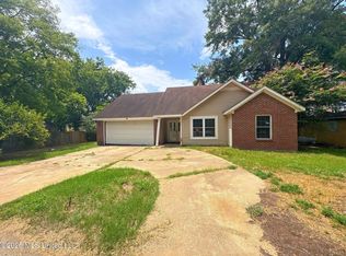 911 Edwards St, Leland, MS 38756