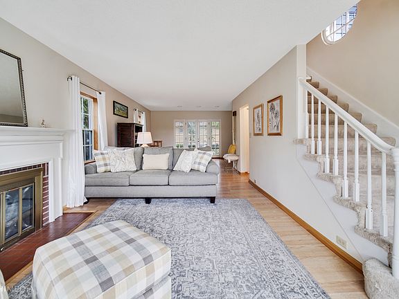 4th image of 603 E Elmwood Ave