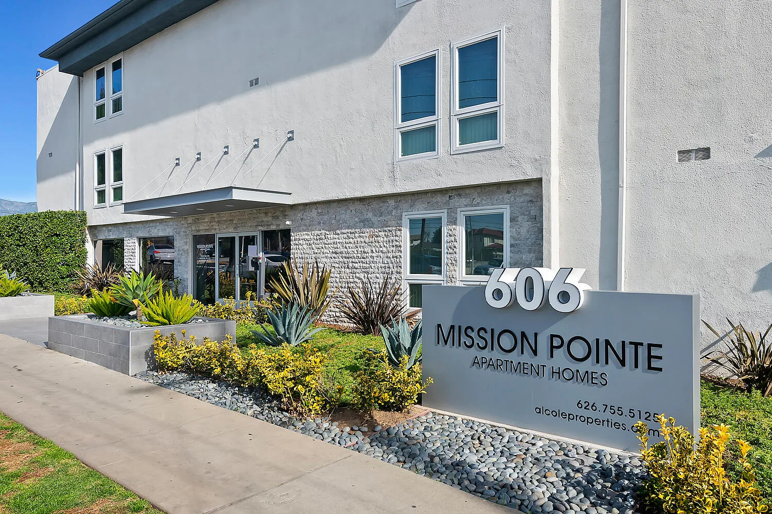 Mission Pointe Apartment Homes — Photo 1
