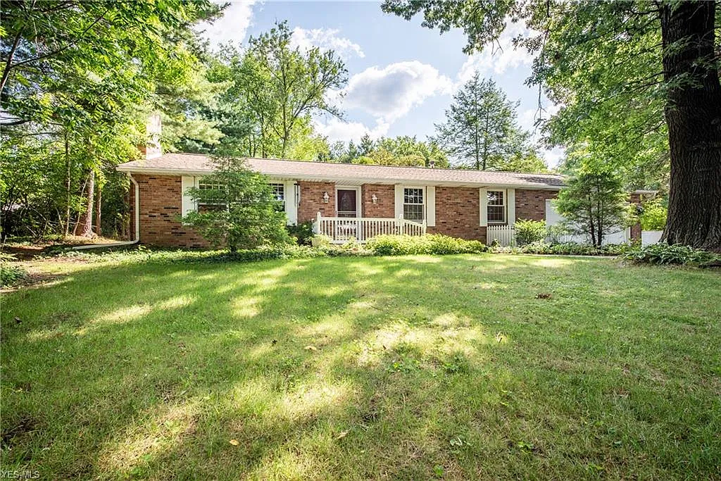 225 N Fairview Ave photo 1