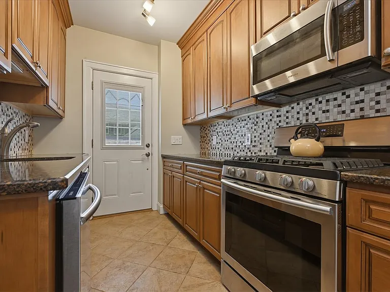 38-11 205th St #SINGLE-FAMIL — Photo 13