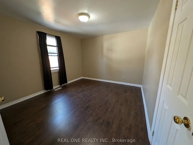 157 Bessborough Dr — Photo 16