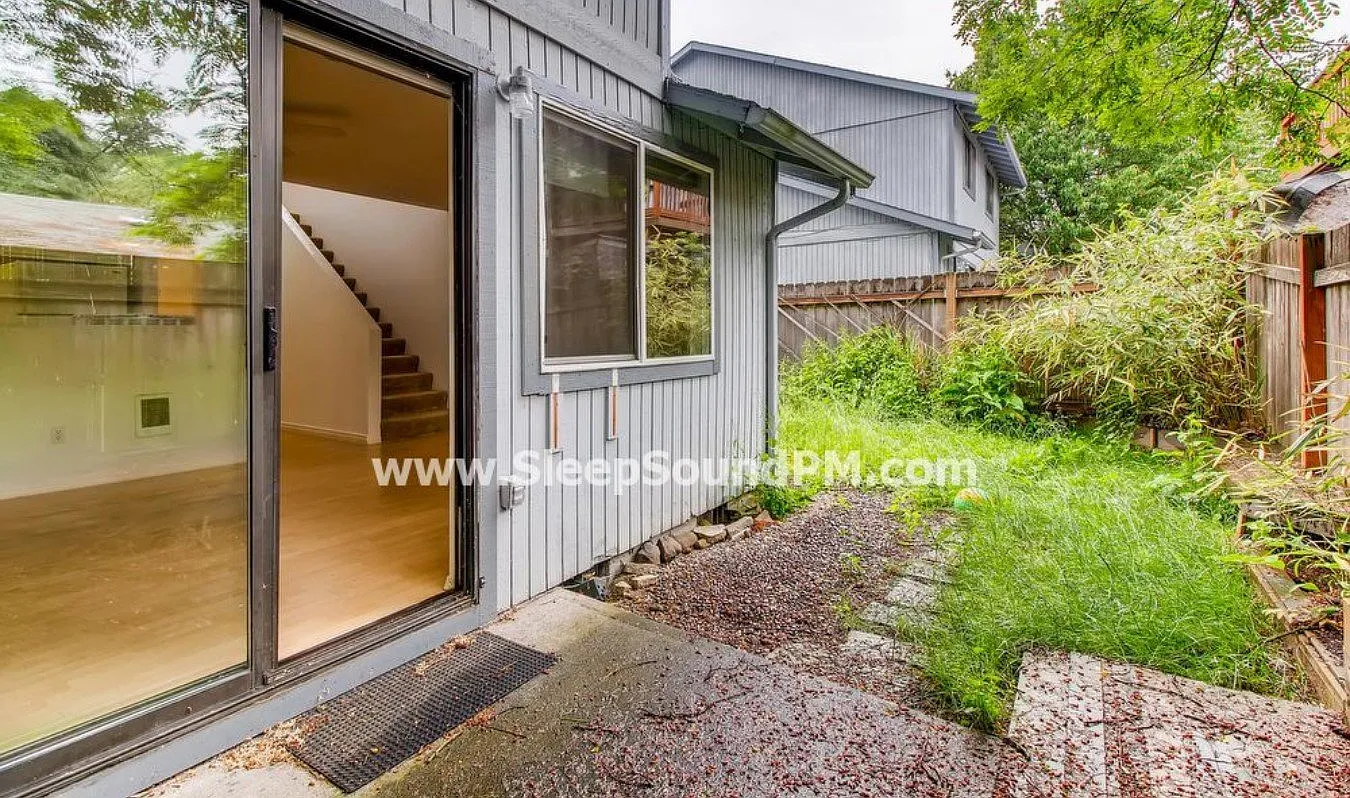 2 bed, 2.0 bath, 1034 sqft, $1,799 — Photo 2