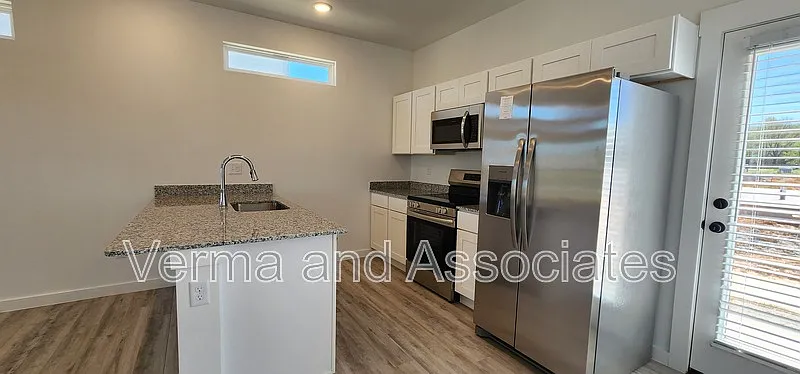 3 bed, 2.5 bath, 1250 sqft, $1,445 — Photo 3